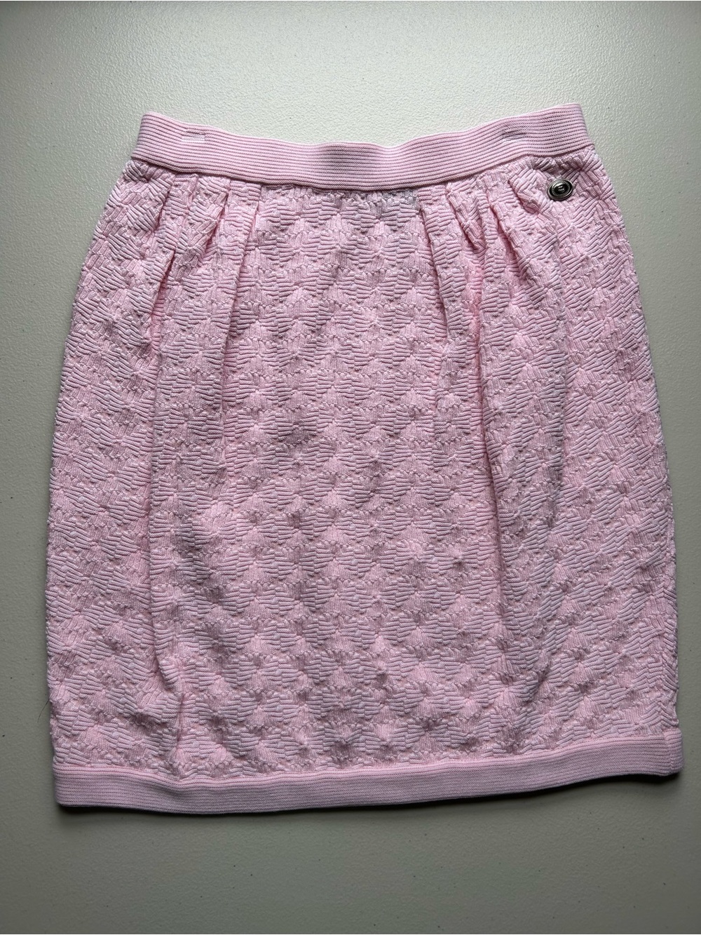 CHANEL Pink Textured Cotton Knit Mini Skirt CC Button Size 36 P47938K06121
